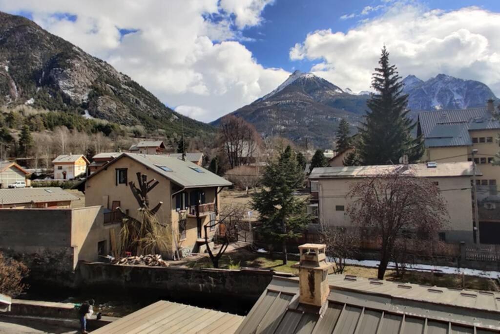 Maison Calme Independante Et Vue Sur Les Montagnes Briançon Buitenkant foto